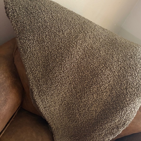 Olive Green Throw Blanket - Picture 1 of 2